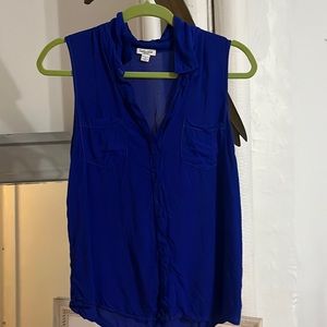 Bright blue sleeveless button down from Splendid. Size M.